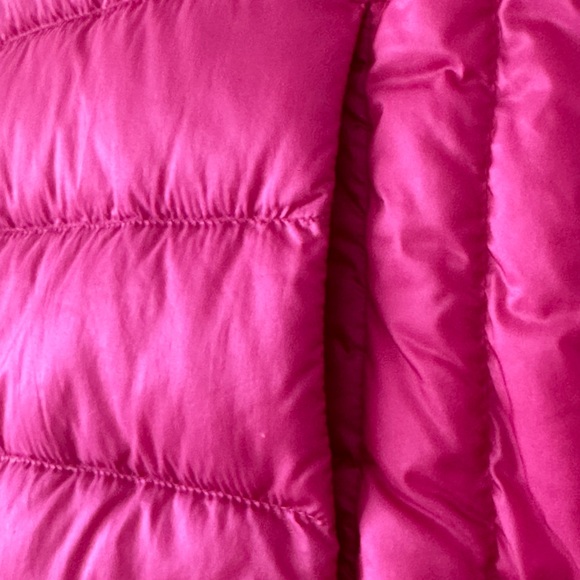 Uniqlo Lightweight puffer vest, Size Small - Picture 3 of 5